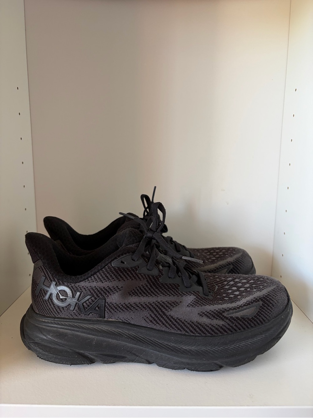 Hoka Clifton 9 All Black Women’s Size 7.5B